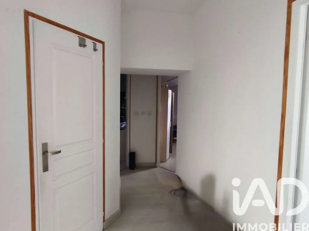 Entrée - Duplex avec Terrasse à La Fère
