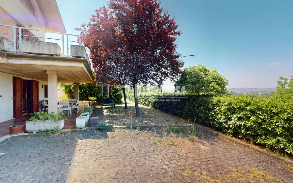 Terrasse - Elegant Villa with Two Units in Camerata Picena