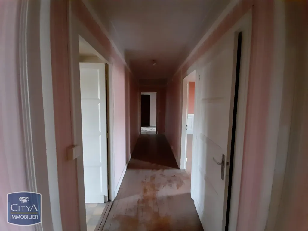 Esik - Spacious Apartment with Balcony in Le Creusot