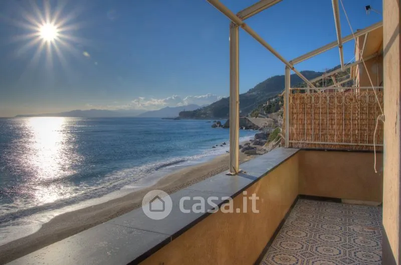 Rõdu - Seafront Apartment with Balcony in Finale Ligure