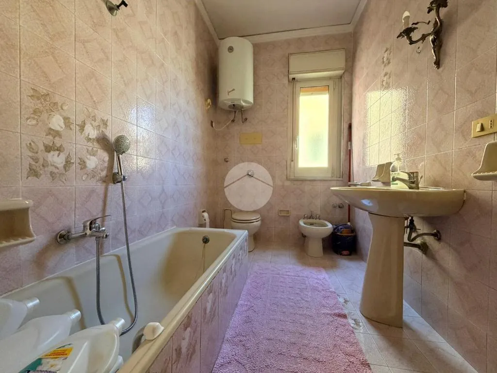 Salles de bain - 4-Room Apartment with Balcony in Palermo