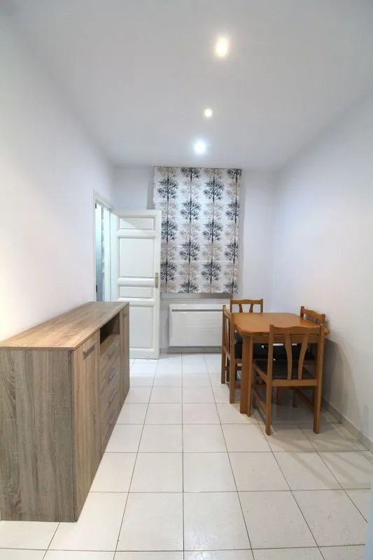Söögituba - Furnished Flat with Heating in Trafalgar
