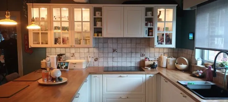 Cuisine - Villa Spacieuse avec Jardin dans un Quartier Résidentiel