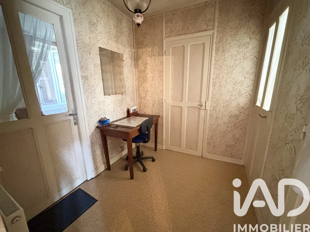 Kabinet - Two-Bedroom House with Garage in Thenay