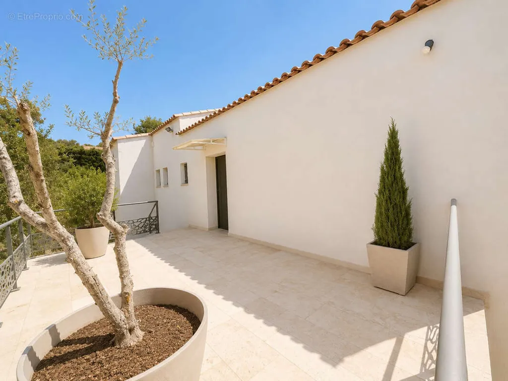 Terrasse - Maison avec Piscine et Jardin à Allauch