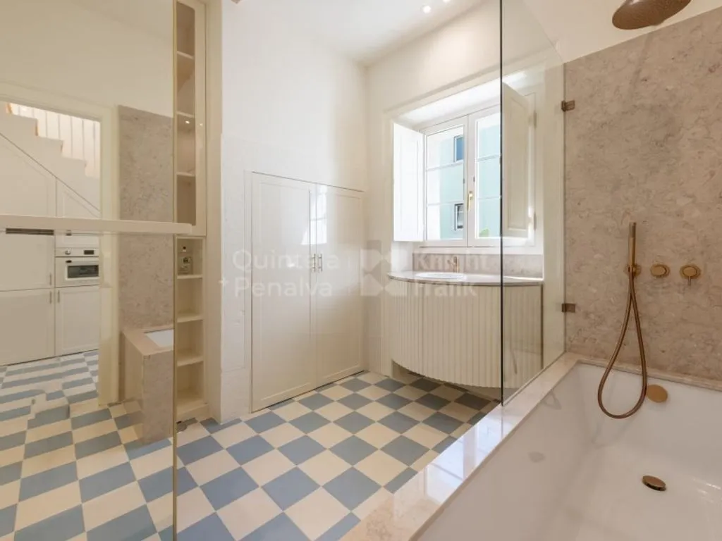 Vannitoad - Refurbished Triplex Flat in Monte Estoril, Cascais