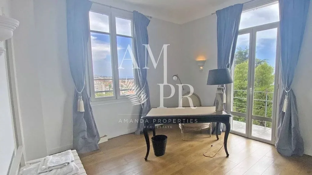 Living Room - Luxury Villa with Sea View in Cannes