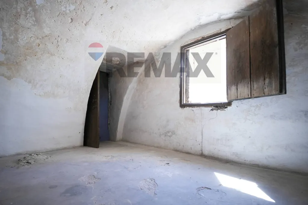 Pièces - Independent House with Dual Access in Monopoli