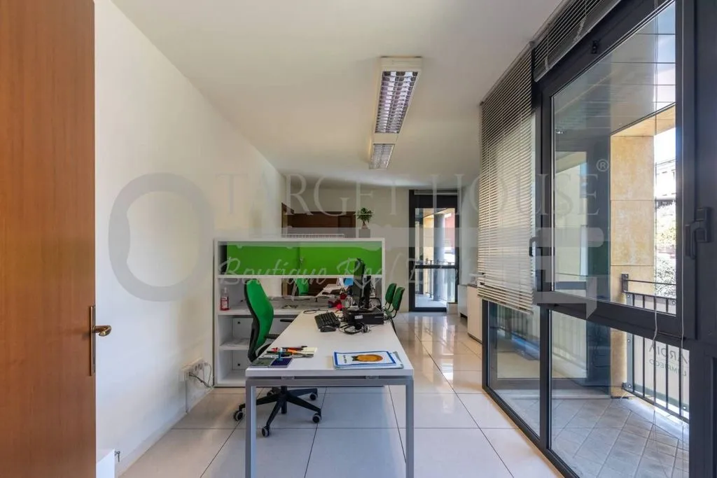Kabinet - Office with Lake View in Como