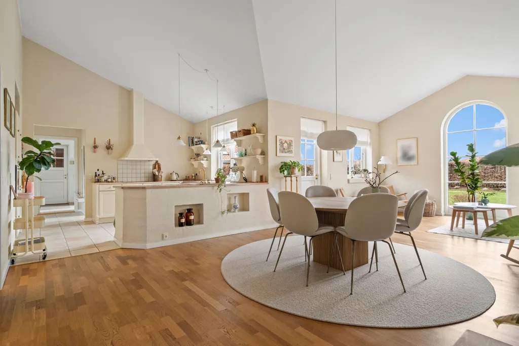 Söögituba - Classically Designed House with Garden in Svogerslev