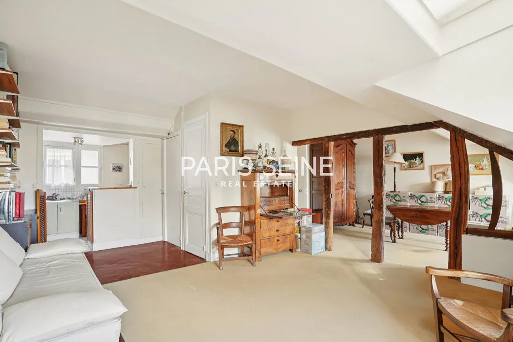 Living Room - 3-Piece Apartment with View in Paris 1st