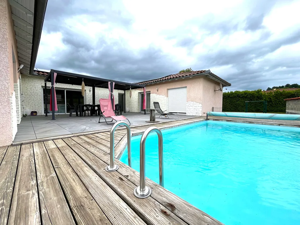 Piscine - Maison Moderne avec Piscine à Arpajon-sur-Cère