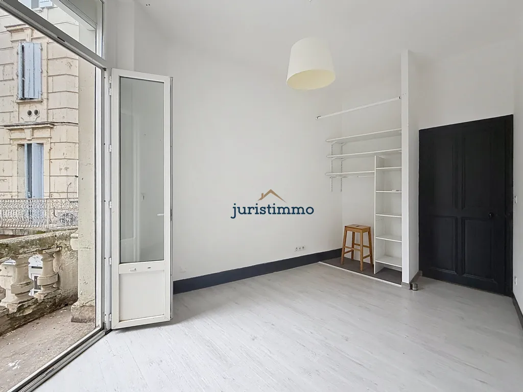 Toad - Haussmannian Apartment with Covered Terrace in Orange