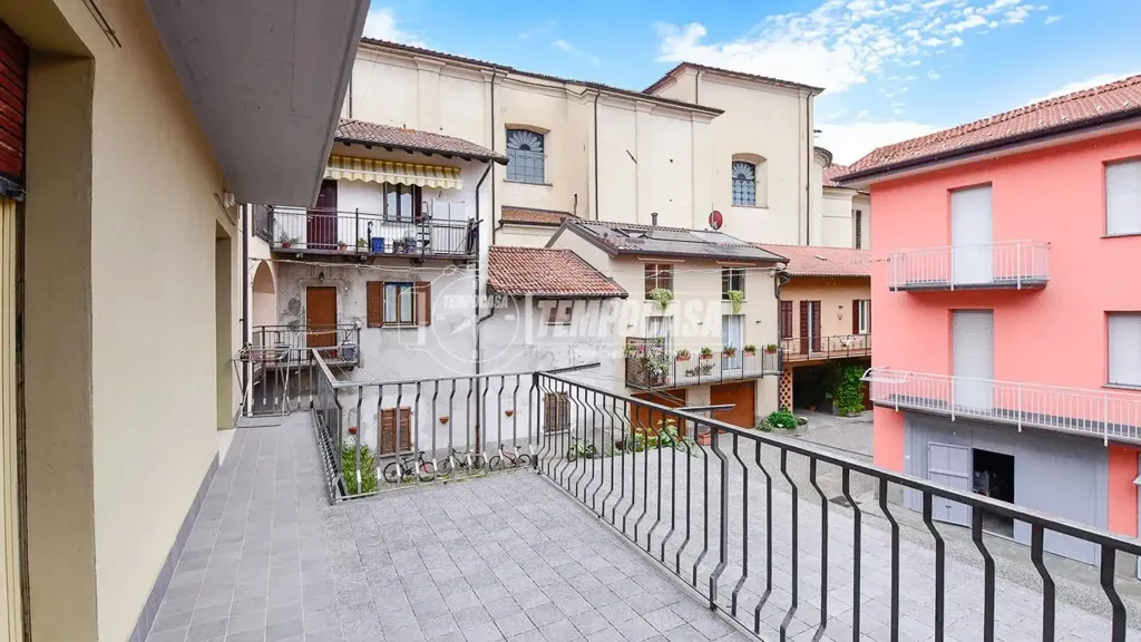 Balcon - Terrace Flat in Albese Con Cassano