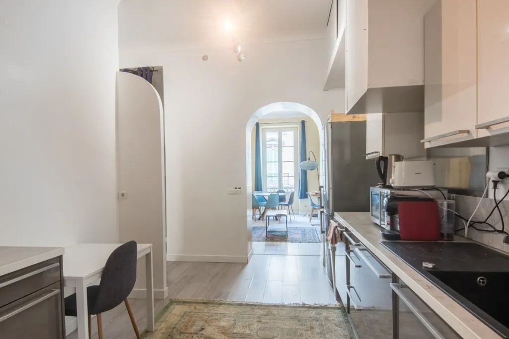Köök - 2-Bedroom Apartment with Courtyard View in Nice