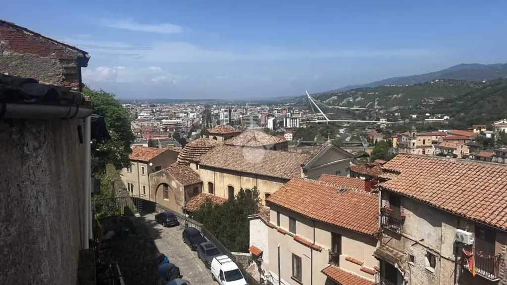 Central 3-Bedroom Apartment in Cosenza