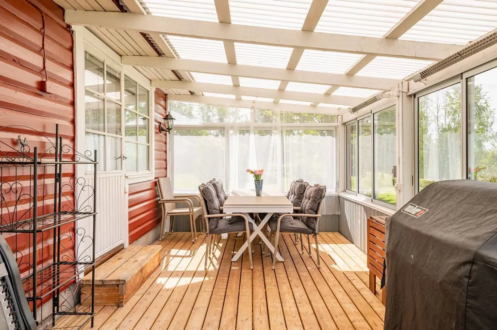 Terrass - Villa with Open Plan and Garden in Årängen