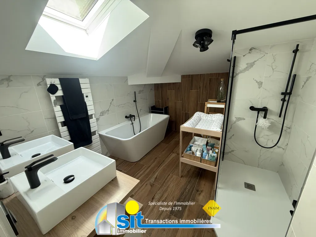 Appartement T6 avec Terrasse au Centre de Saint-Prim