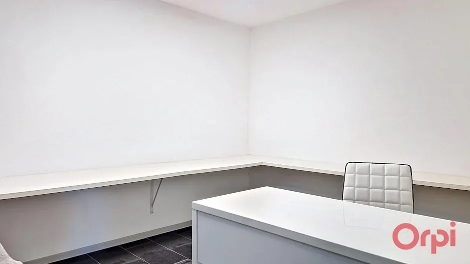 Kabinet - Commercial Space with Parking in Toulouges