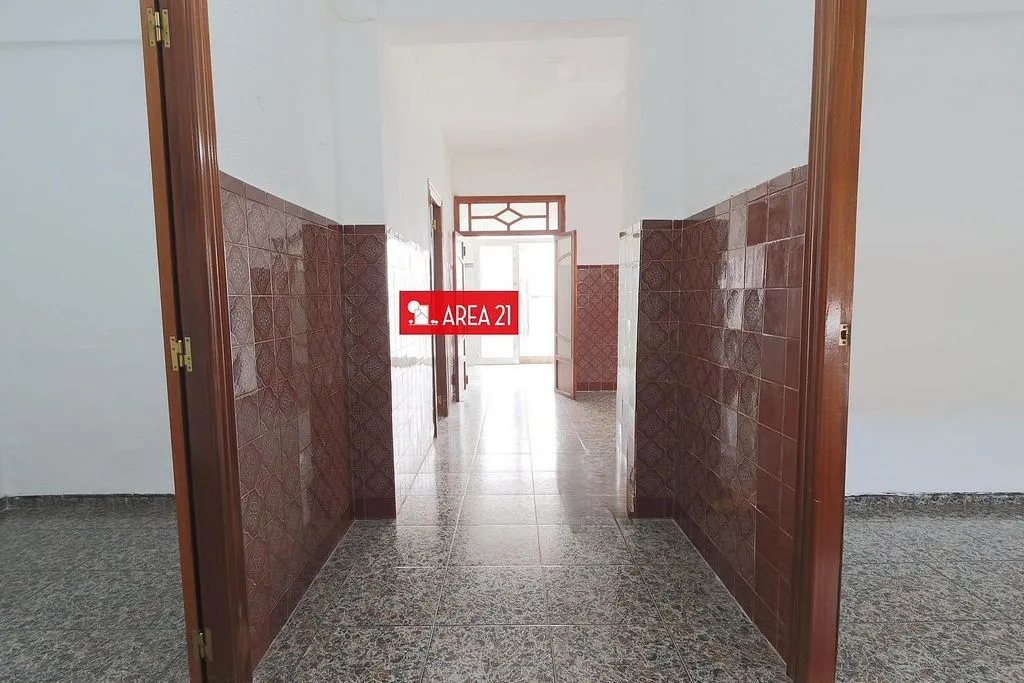 Hallway - Chalet with Terrace in Urban Core