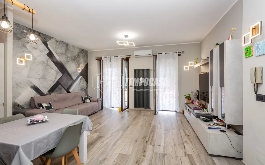 Séjour - Fully Rented Flat with Balcony in Moncalieri