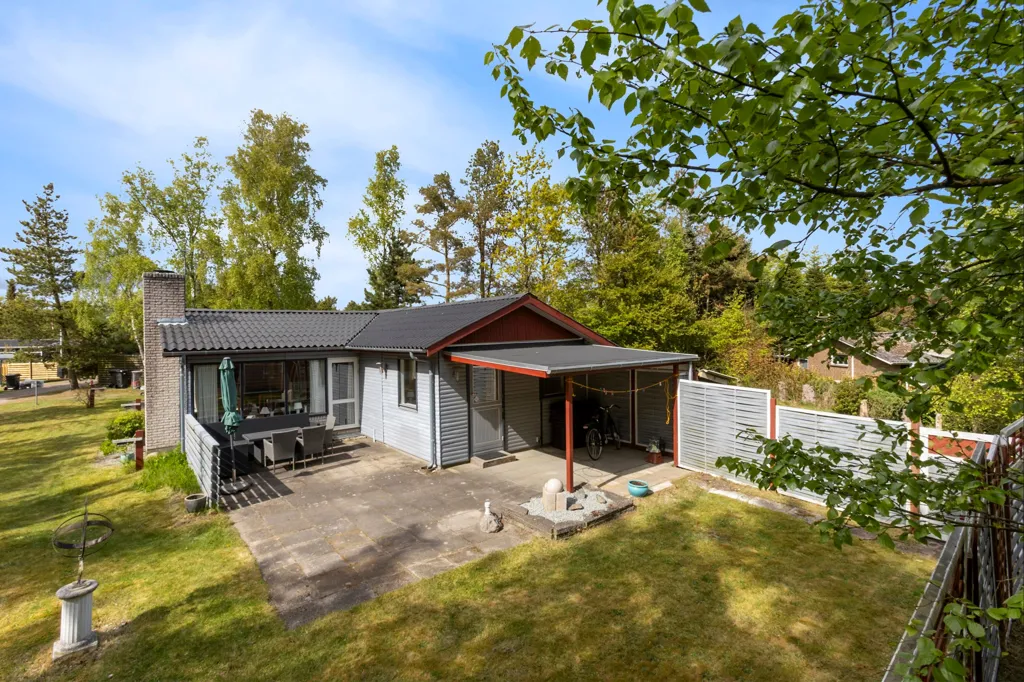 Aed - Classic Holiday Home with Garden in Hou
