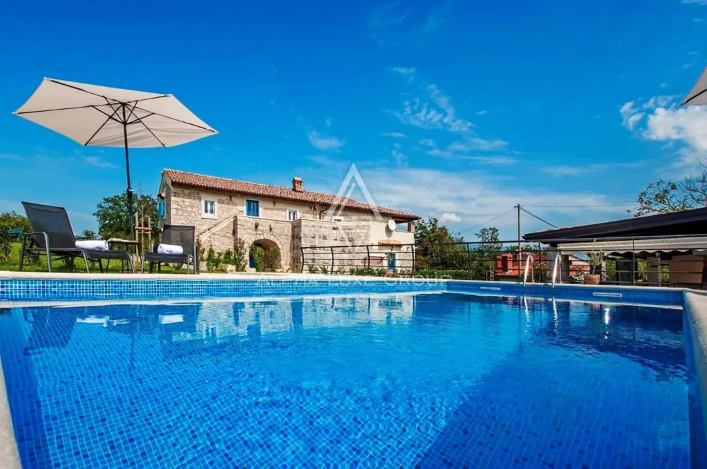Bassein - Rustic Villa with Private Pool in Pićan