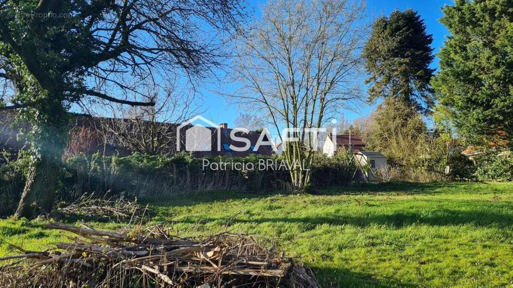 Jardin - Terrain Constructible à Servins avec Exposition Est-Ouest