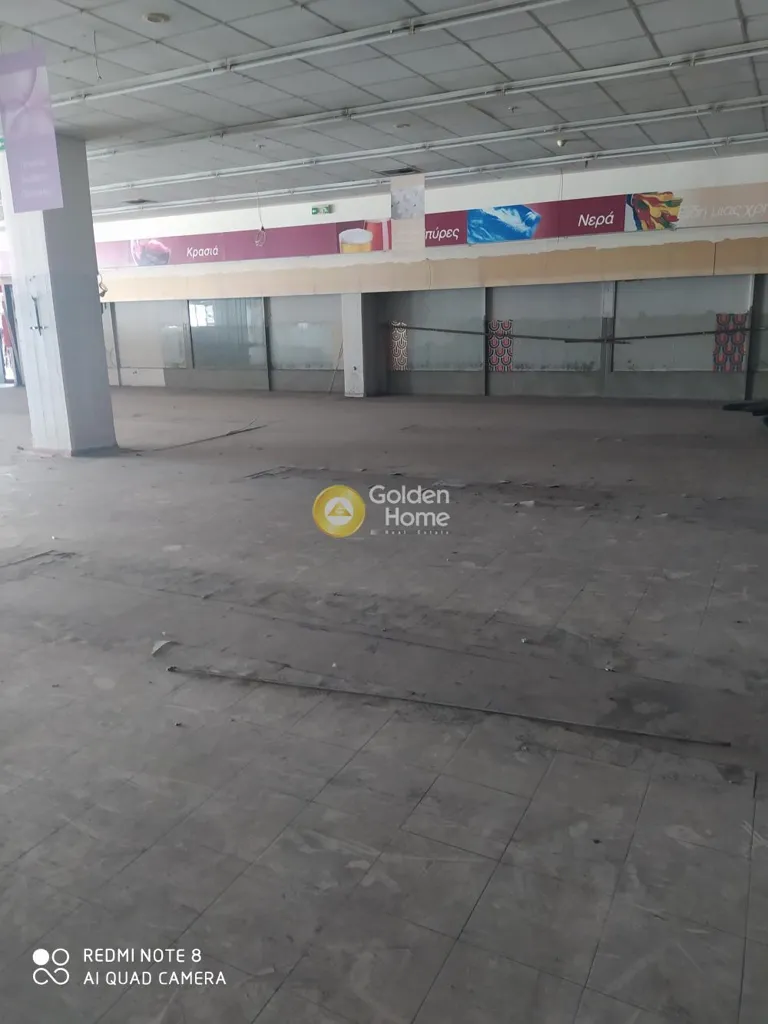 Garage - Retail Unit with Large Storage in Metamorphosis - Bofilia