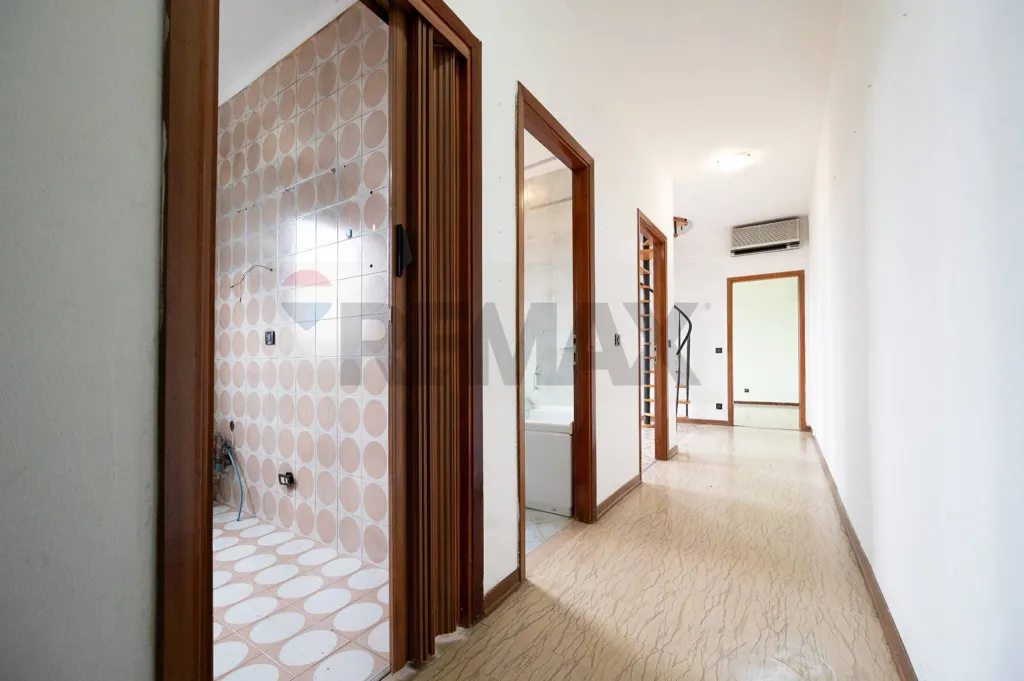 Esik - Spacious Apartment with Panoramic View in Guastalla Centre