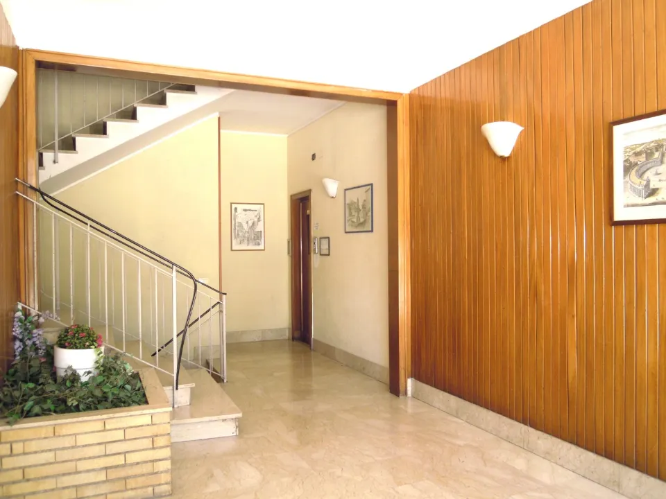 Esik - Rented Room with Panoramic View in Central Rome