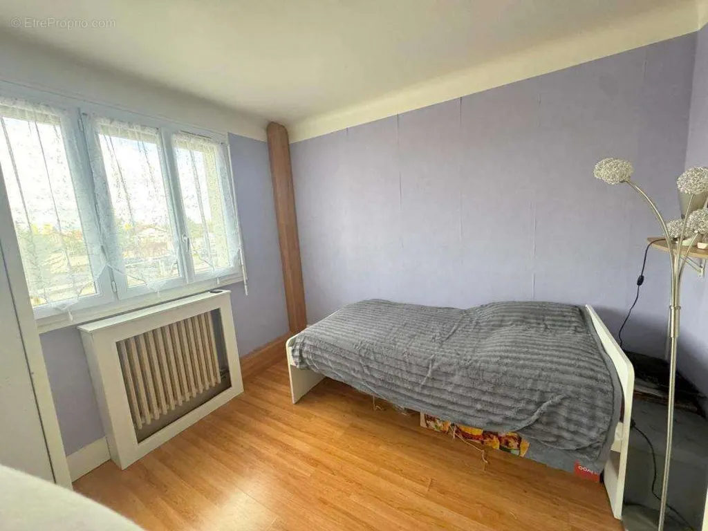 Chambres - Immeuble avec Terrasse et Parking au Blanc-Mesnil