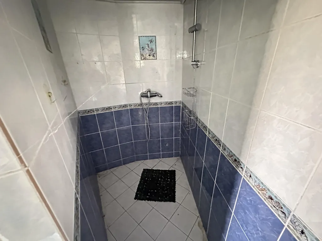 Salles de bain - Maison à Rafraîchir avec Jardin à Sarcus