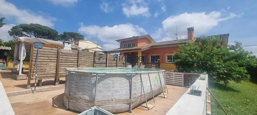 Bassein - Spacious House with Garden in Caldes de Malavella