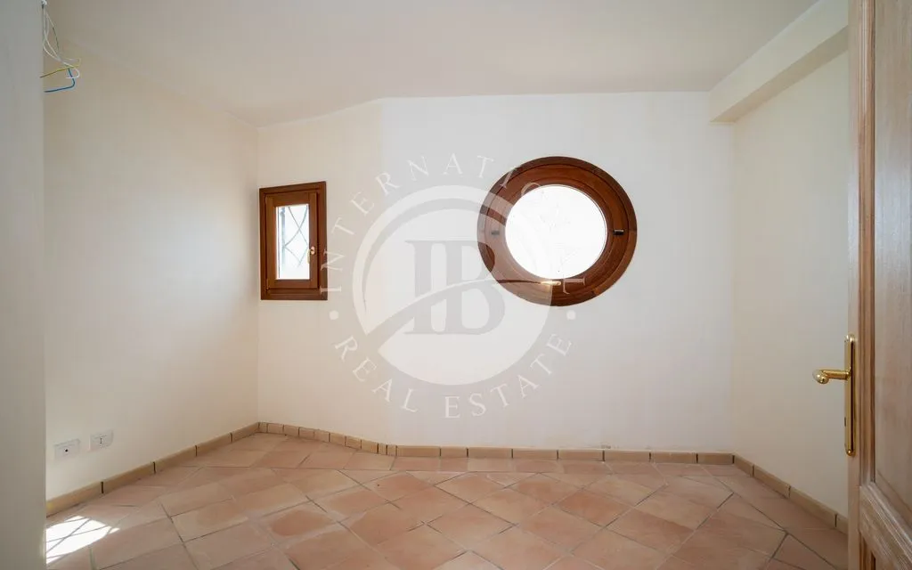 Toad - Beachfront Apartment with 360° Views in Golfo Aranci