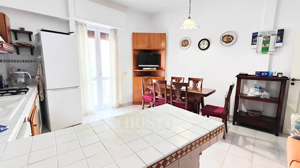 Söögituba - Apartment with Balcony in Chiaia, Naples