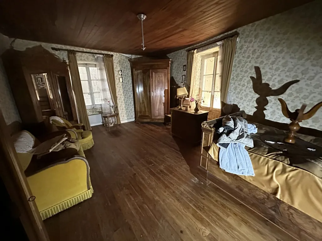Chambres - Maison Bourgeoise avec Dépendances et Gros Potentiel à Thouars
