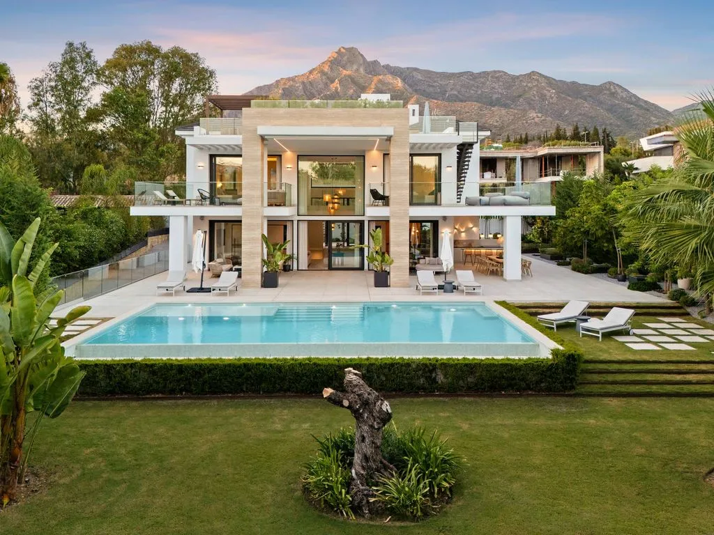 Bassein - Luxury Villa with Infinity Pool in Marbella