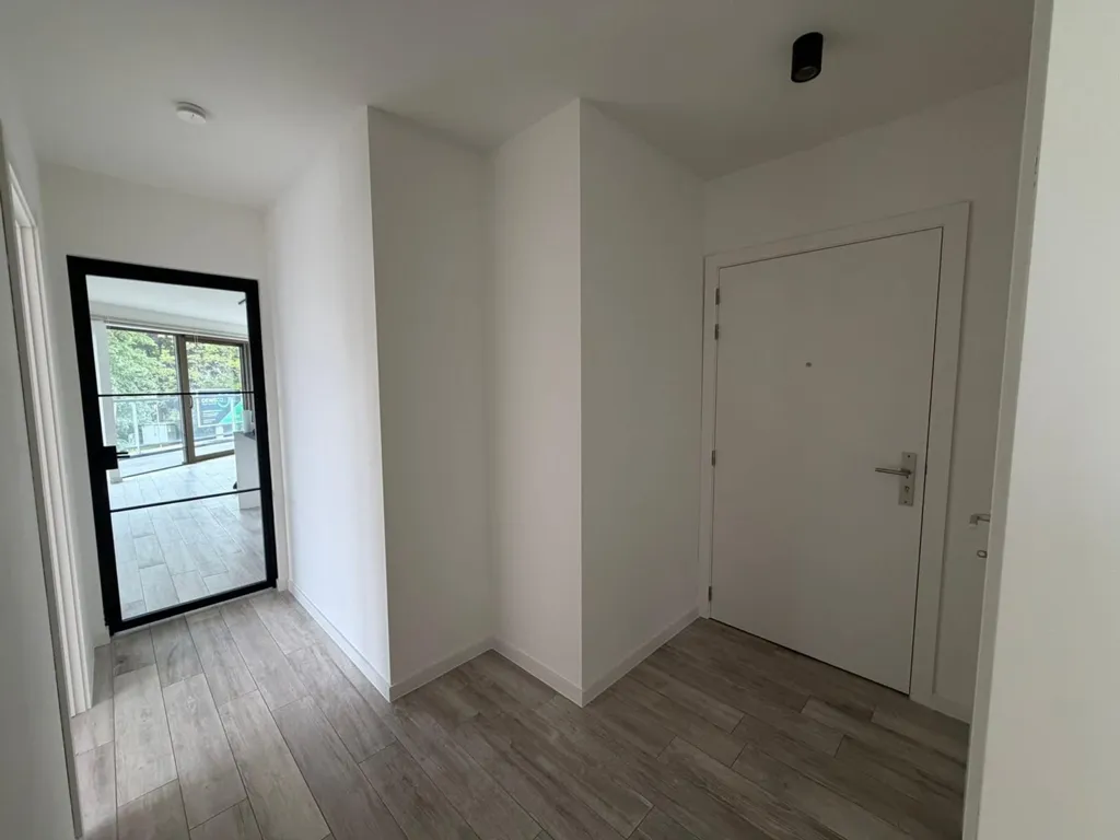 Esik - Flat with Two Terraces in Central Kontich