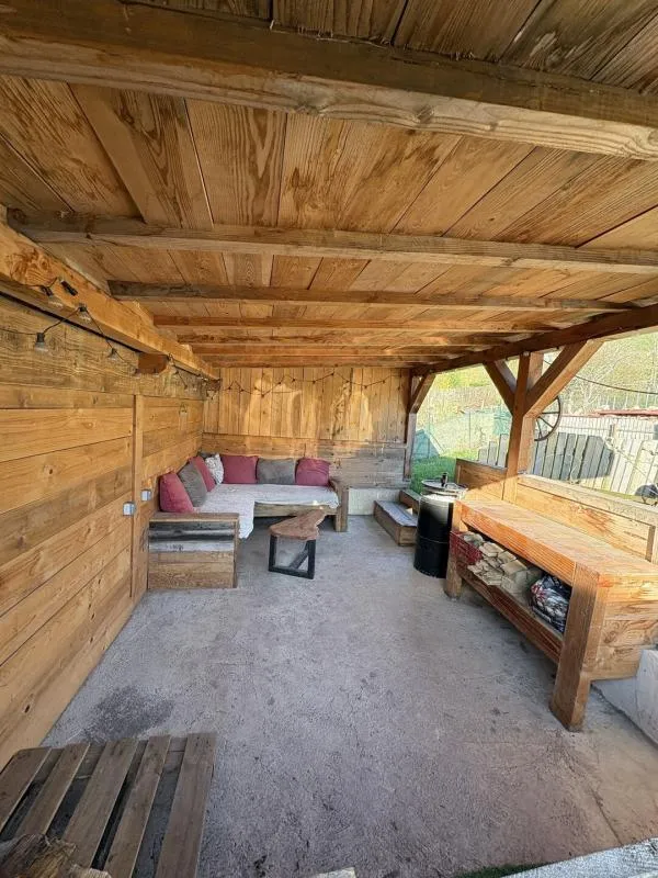 Terrasse - Maison de Campagne Rénovée avec Jardin à Steige