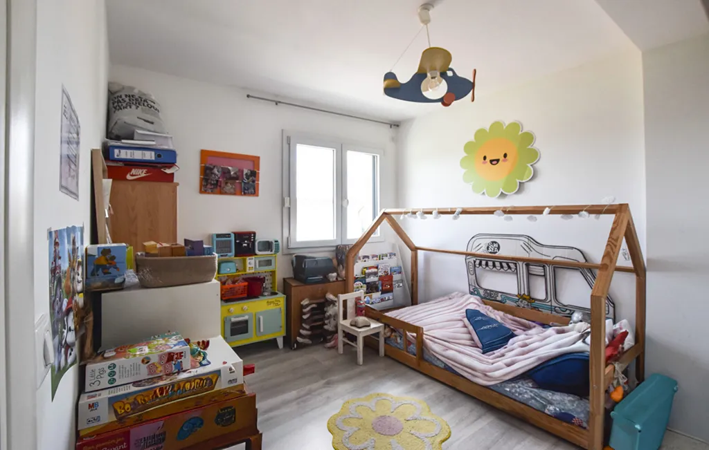 Magamistoad - Recent Flat with Terrace in Dole Centre