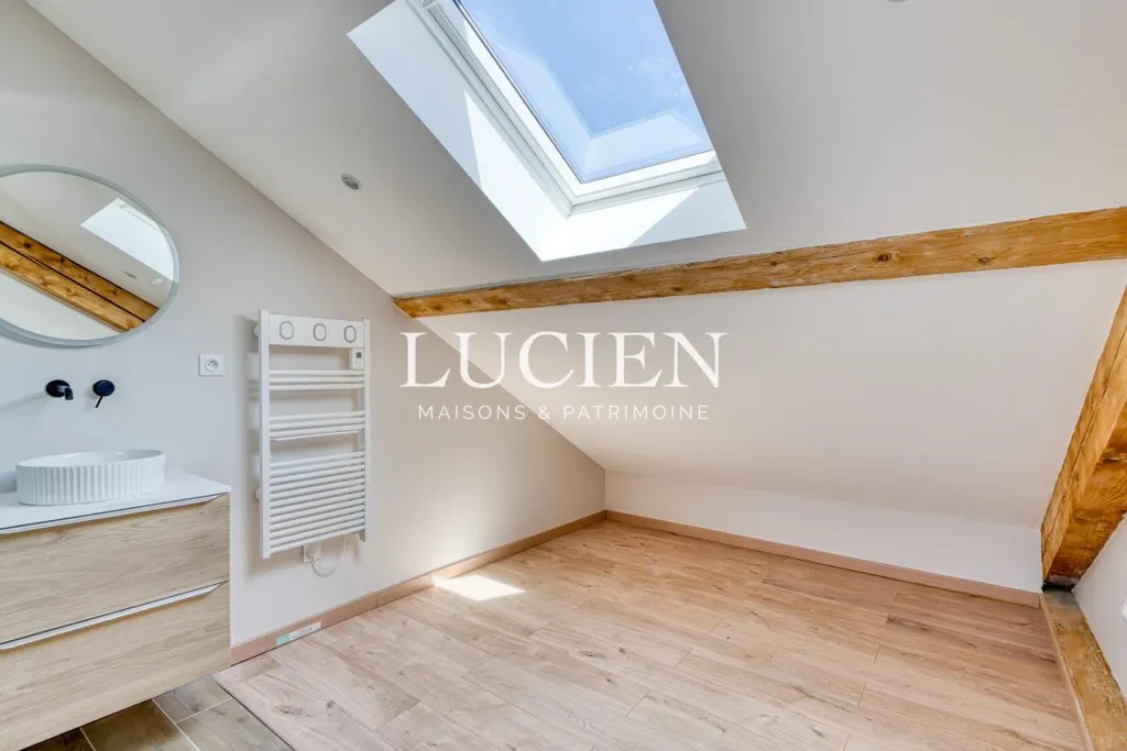 Toad - Renovated Duplex with Parking in Tassin Centre