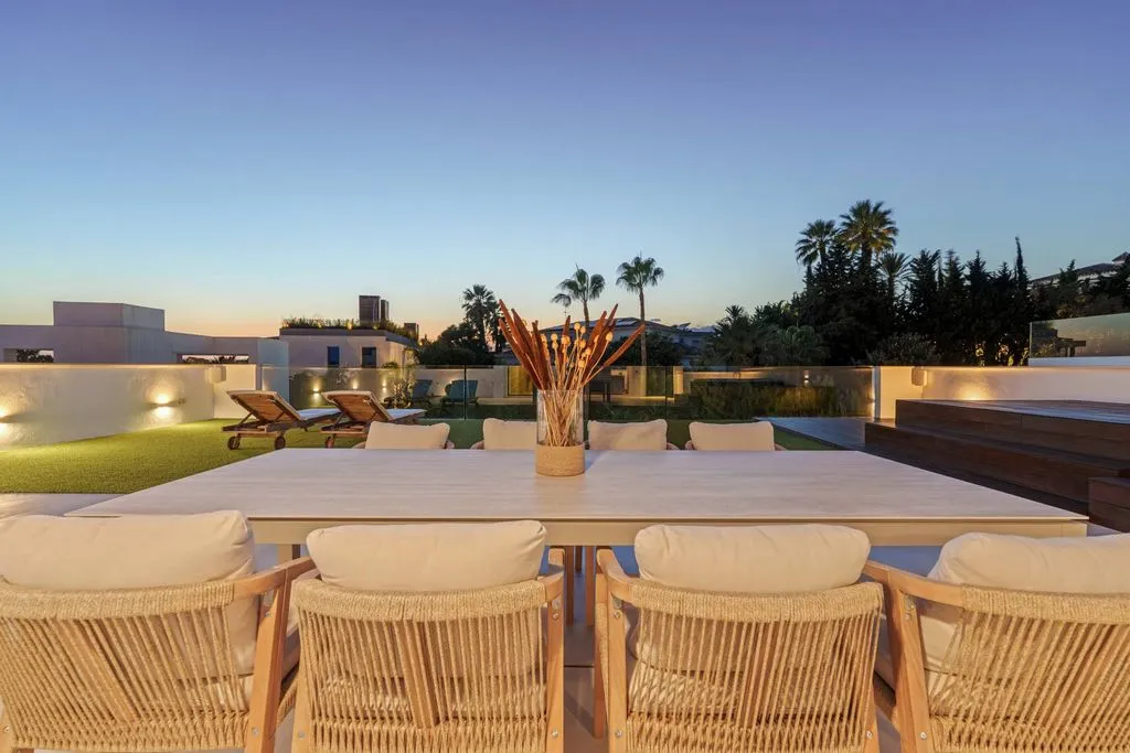 Terrasse - Contemporary Villa with Pool in Nueva Andalucía