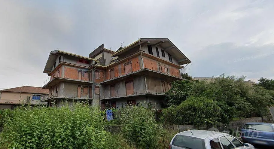 Välivaade - 3-Storey Development with Land in Linguaglossa