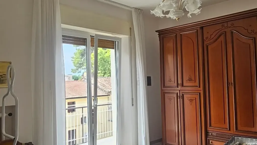 Chambres - Apartment with Marble Flooring in Jesi