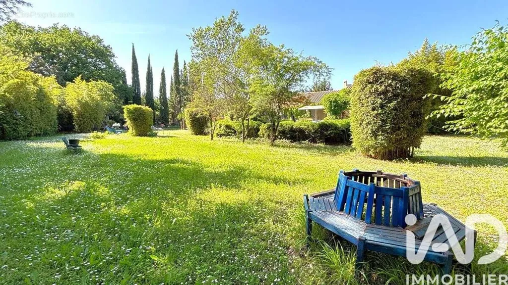 Jardin - Maison de Plain-Pied avec Piscine au Muy