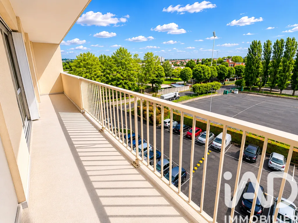 Balcone - 3-Bedroom Apartment with Balcony in Eaubonne