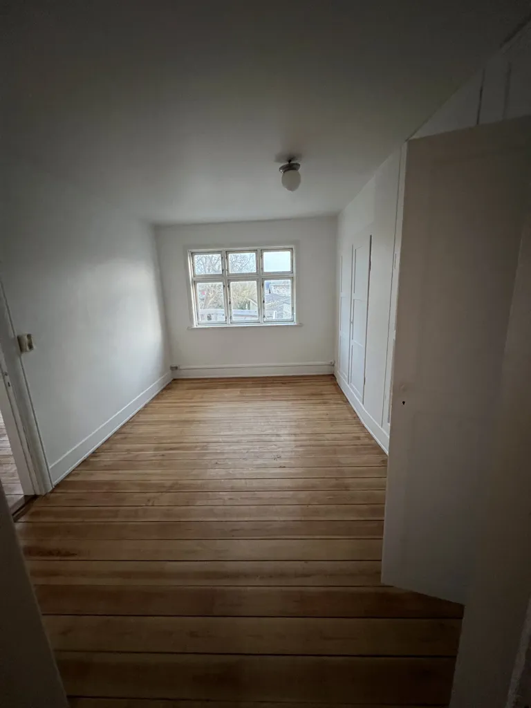 Rooms - 5-Bedroom City Centre Flat with Balcony
