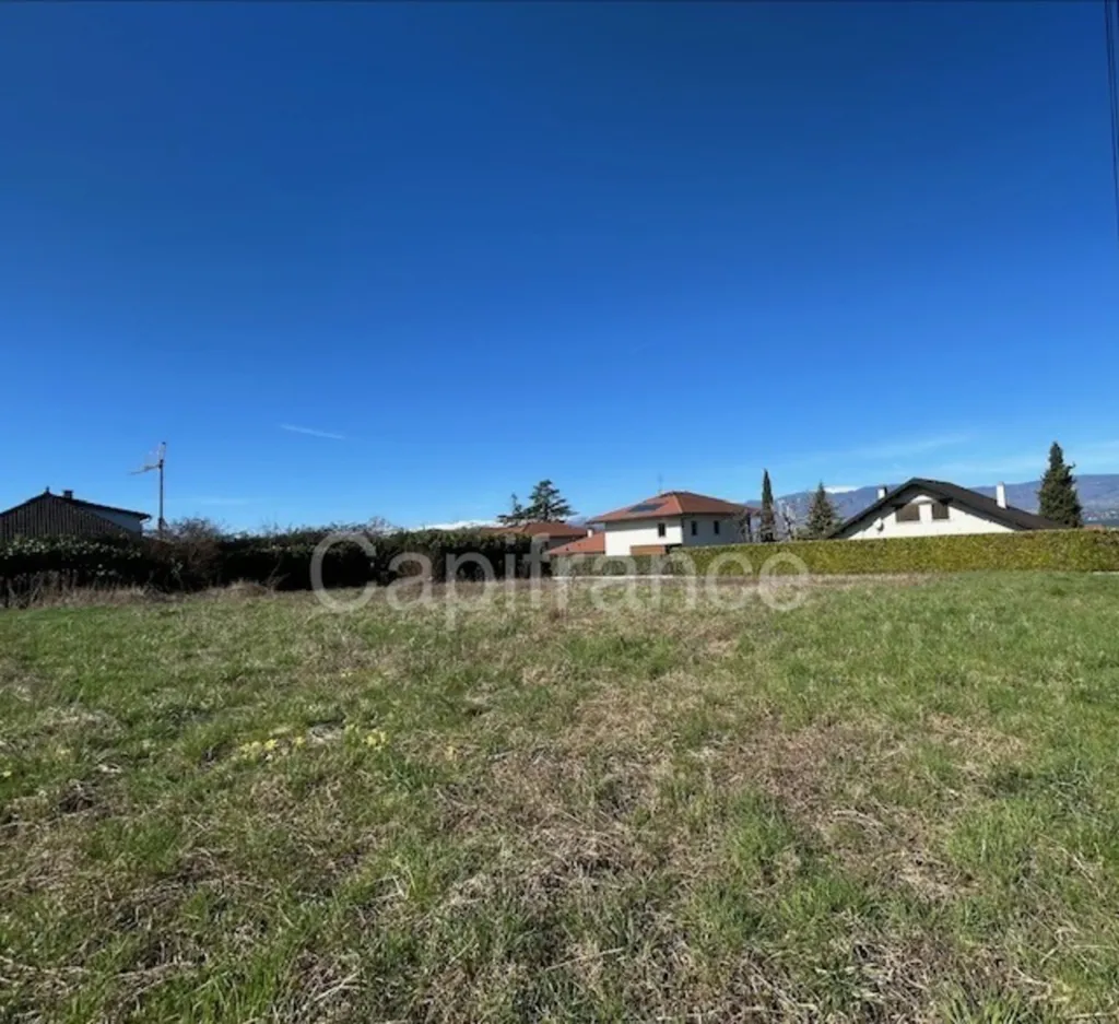 Jardin - Terrain Constructible avec Vue Lac à 25 km de Genève