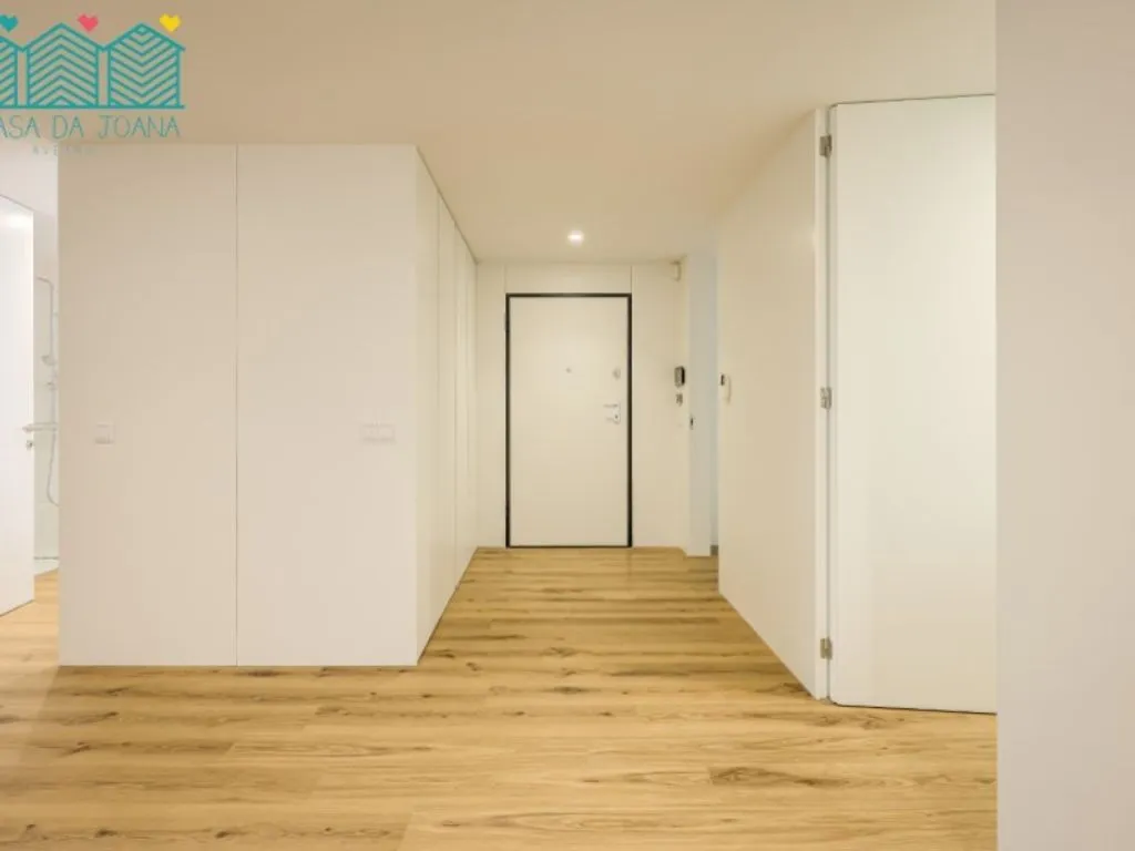 Entrée - Luxury 3-Bedroom Apartment in Aveiro